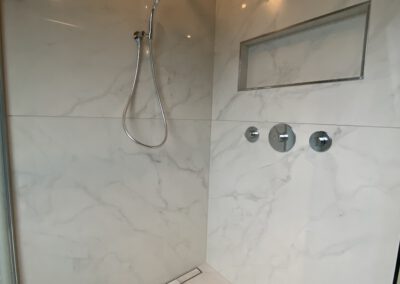 Luxe badkamer met XXL tegels